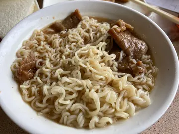 最好味的沙嗲牛肉麵+煎雞翼+茶走