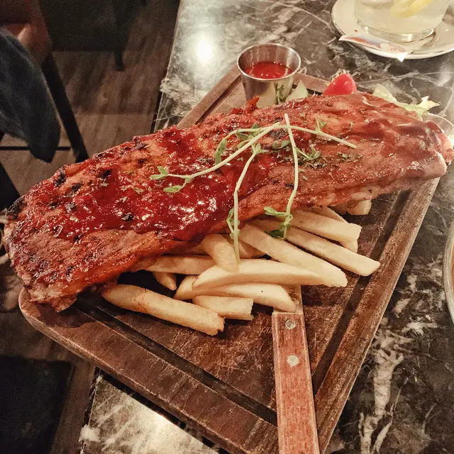 美式BBQ豬仔骨配薯條