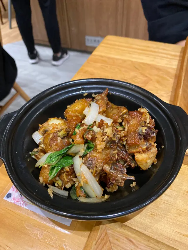 煲仔塔香三杯雞 