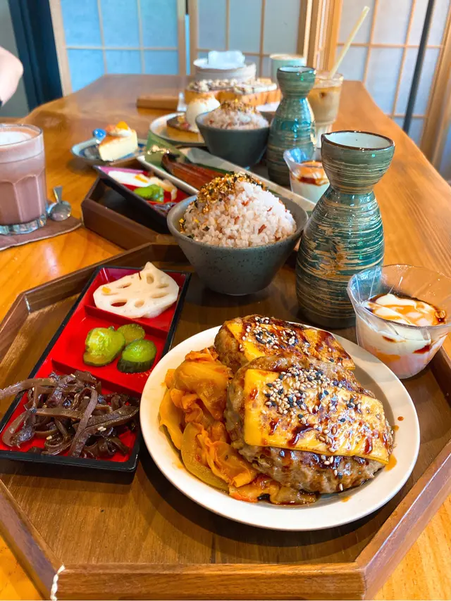 烤芝士漢堡扒伴海苔肉鬆