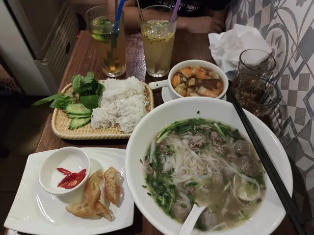 豬肉伴越南檬粉&牛柳牛丸粉&柑桔冰茶&熱情果梳打
