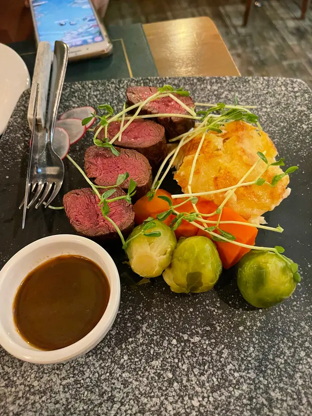 烤美國極佳級肩胛牛扒配黑椒汁