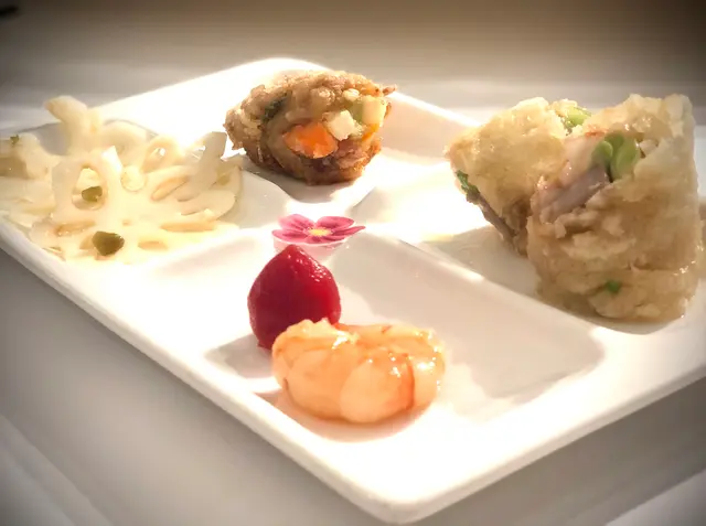 春花卷 • 龍穿鳳翼 • 秘製話梅蝦 • 泡椒蓮藕