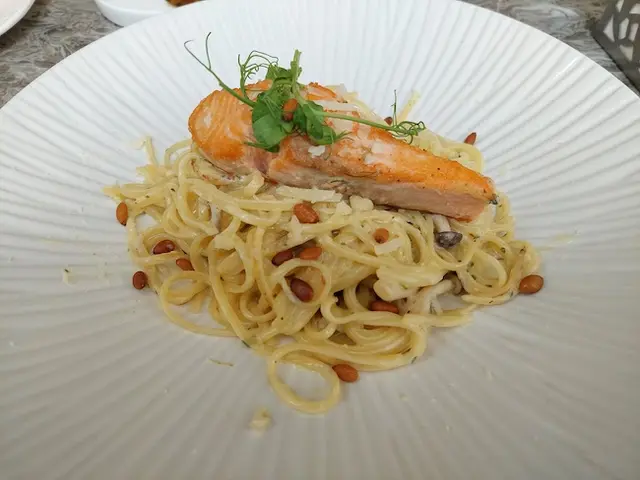 慢煮三文魚青醬扁意粉