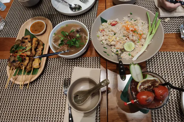 松發肉骨茶&串燒沙嗲&泰式蟹肉炒飯&血腥瑪麗