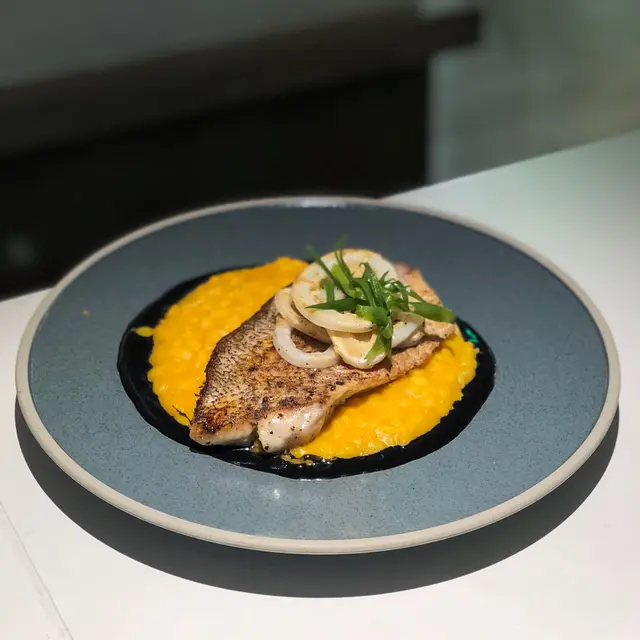 香煎紅鯛魚,南瓜意式燴飯,墨魚汁