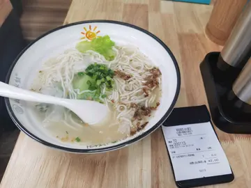 全家福鮮肉小餛飩麵