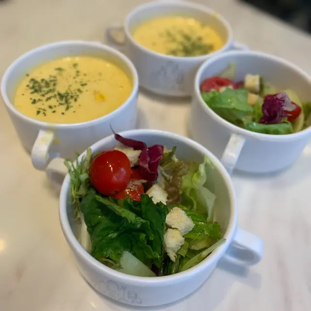 是日餐湯 + 沙律