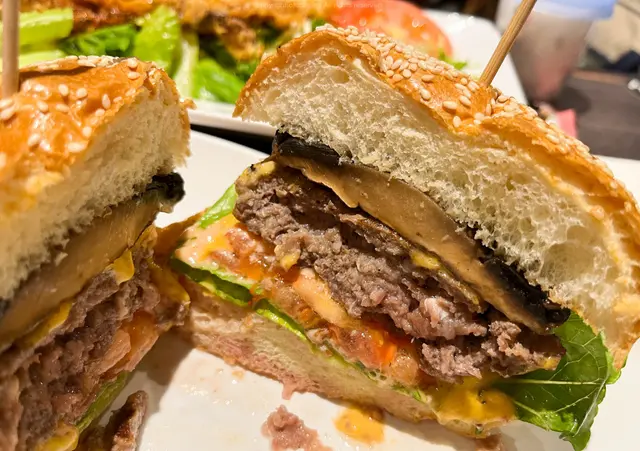 大烤菇芝士牛肉漢堡