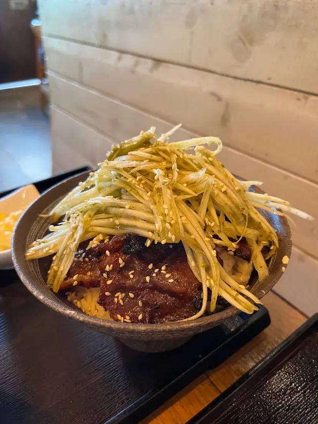 招牌燒豚肉飯