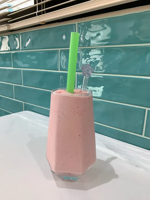 士多啤梨牛奶沙冰