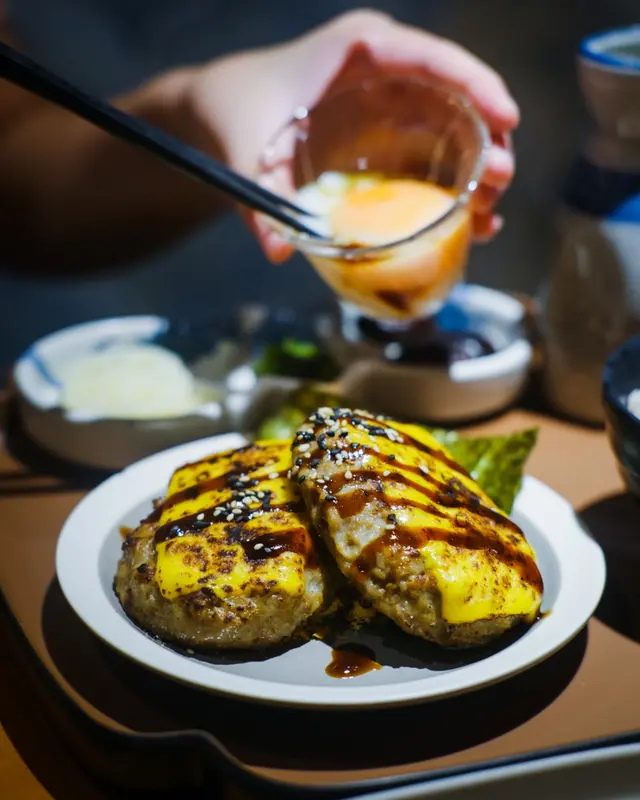 烤芝士漢堡扒伴海苔肉鬆