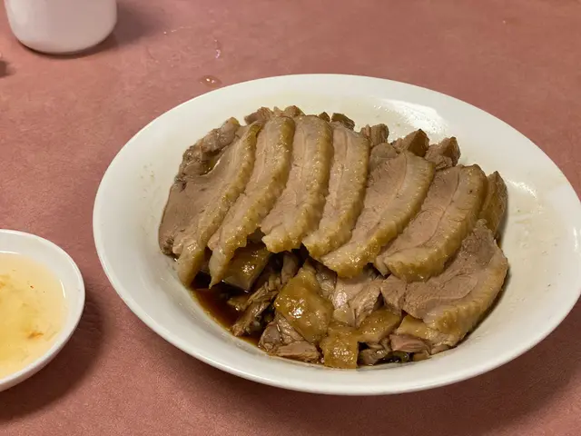 得面頭幾塊有肉,下個好多骨同肥肉嚟