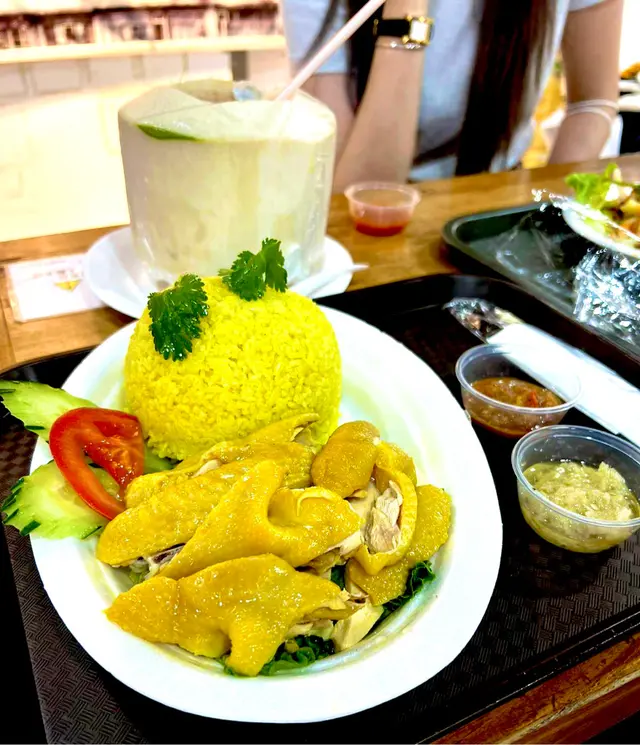 雞非常有雞味，唔系講笑，勁大碟，雞迷真係要去試，全店所有食材都係老闆娘朝朝去街市買！💪🏻