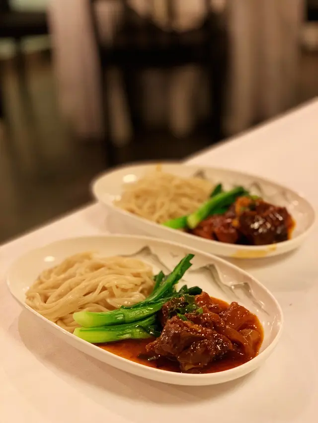 麻辣牛坑腩伴手工麵