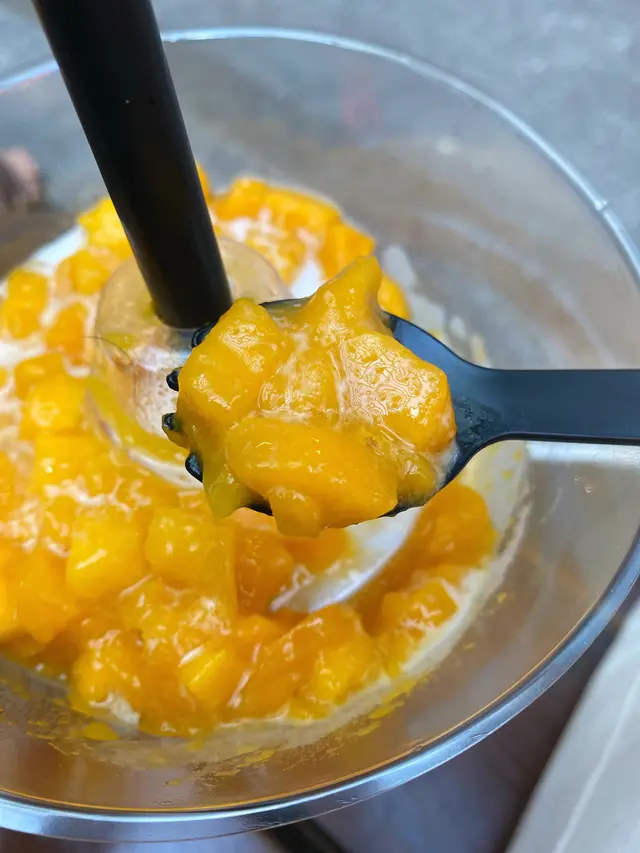 好細心嘅設計,方便食到芒果🥭