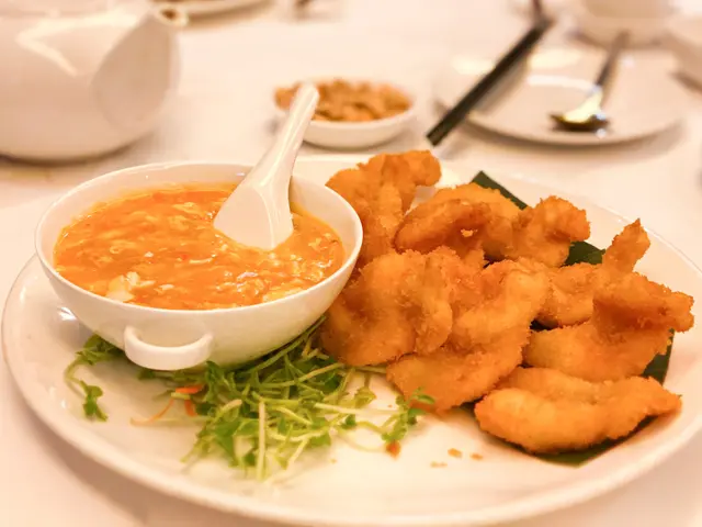 吉列越南虎蝦球配蟹黃醬