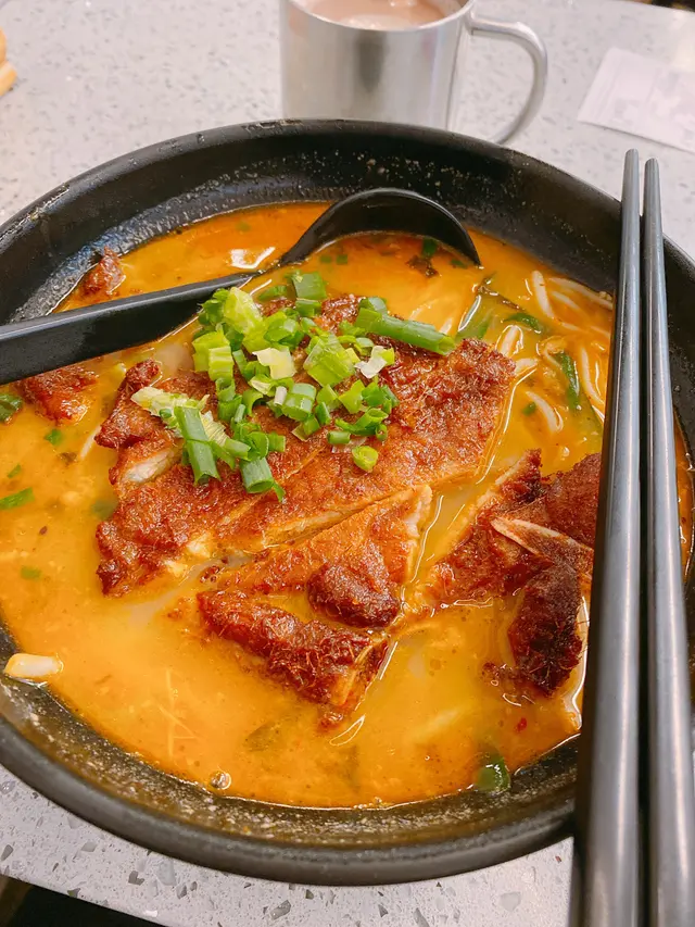 香茅豬扒酸辣米線