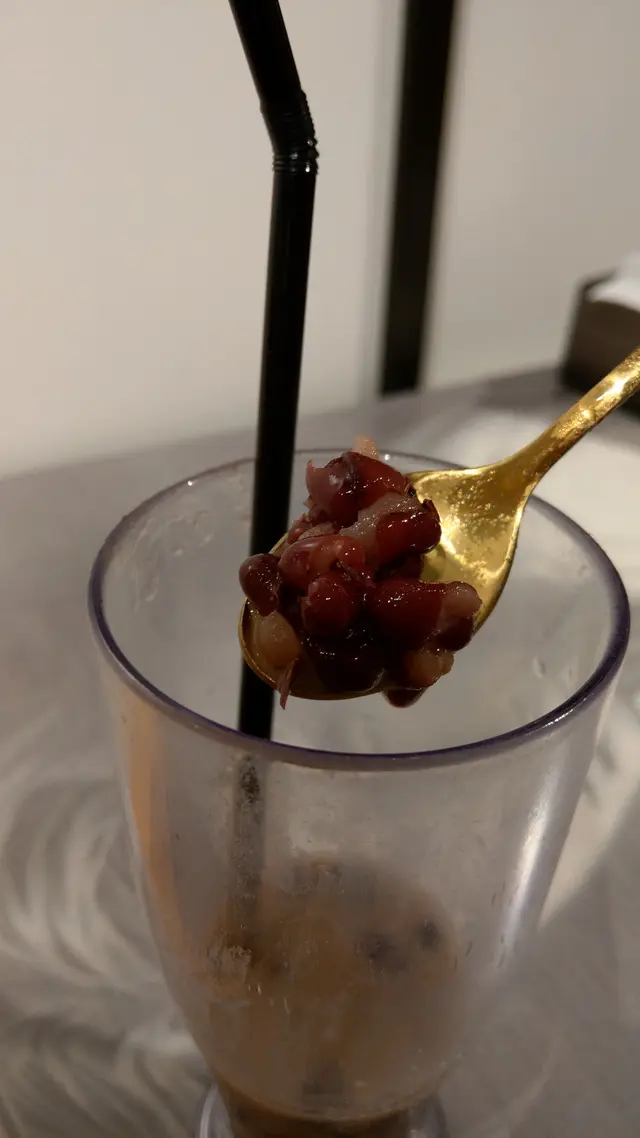 紅豆煮得夠軟腍又甜美,略嫌偏甜