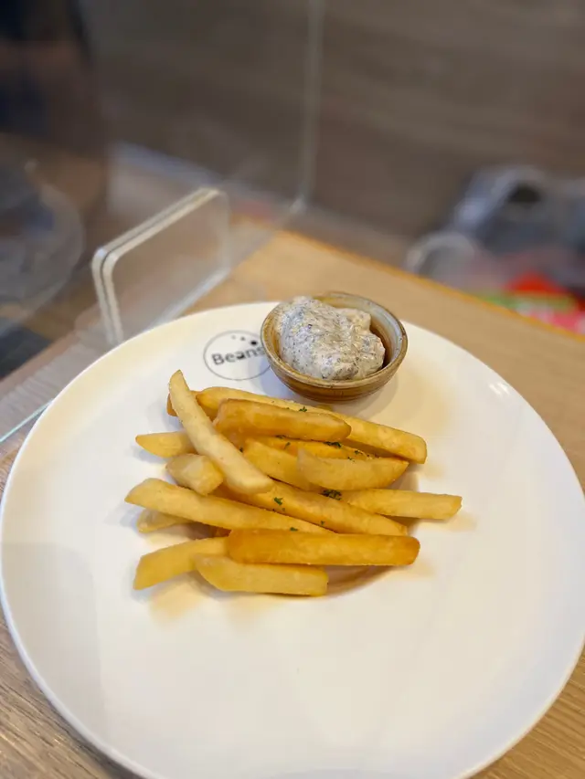 薯條配黑松露醬