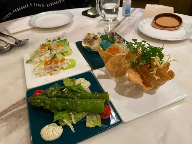 蟹肉蘋果沙律，芝士菠菜焗蠔，露筍，蟹粉一口酥