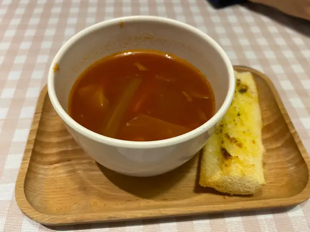 羅宋湯，牛油法包