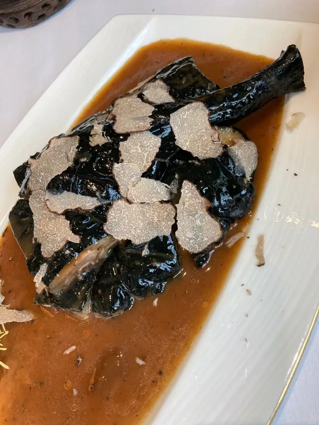 肉又凍又乾，啲汁好咸又同燒鵝唔夾