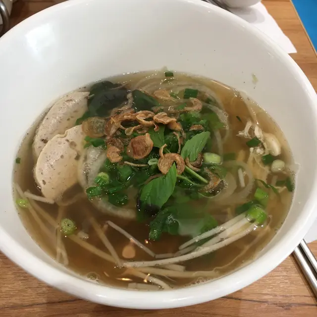  安南雞絲扎肉湯粉