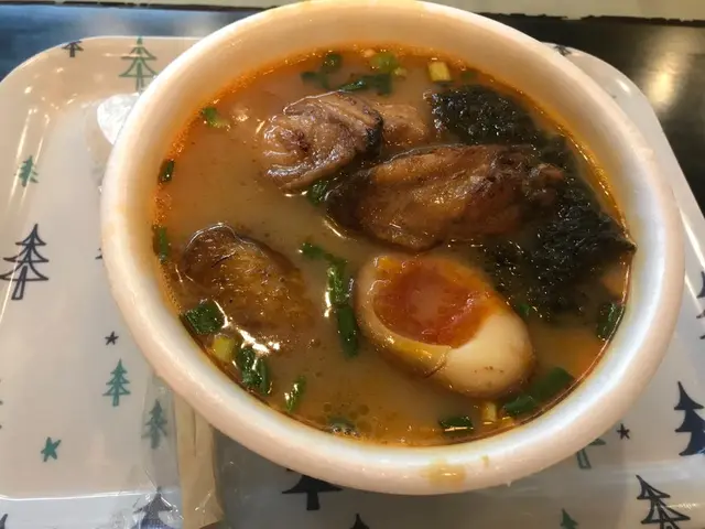 地獄拉麵配叉燒雞翼 