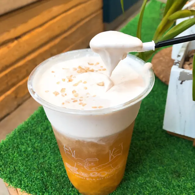 芒芒堅果奶蓋茶