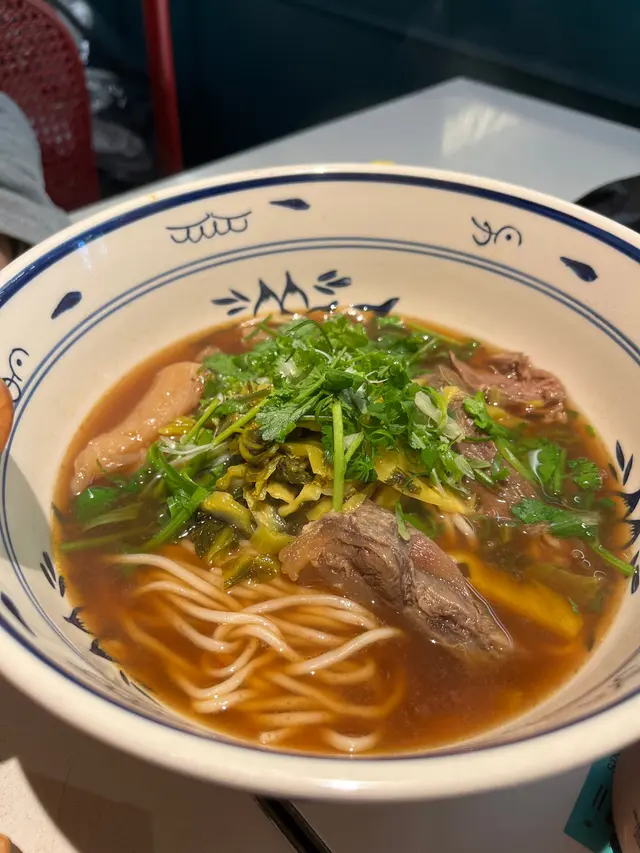 老公食㗎，我本身唔食牛，所以睇住老公食咋，老公話味道唔錯！