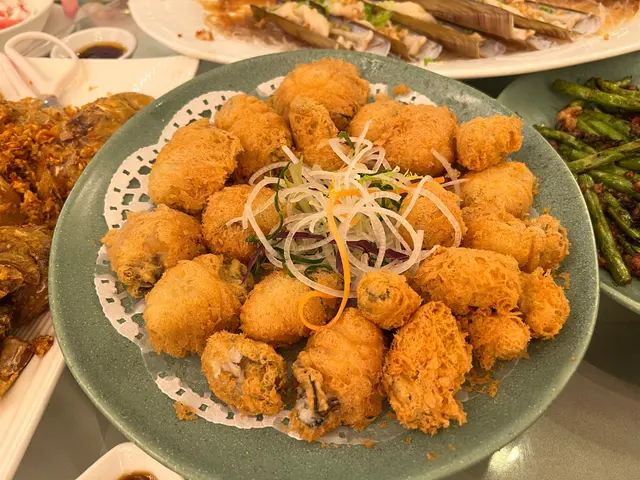 買咗十隻勁大隻既蠔，由廚房出返嚟變咗好多隻細蠔，好明顯俾酒樓做手腳換咗