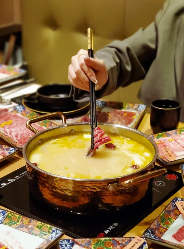 招牌花膠·響螺雞金鍋 