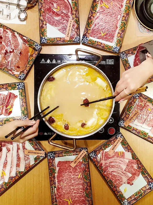 招牌花膠·響螺雞金鍋 