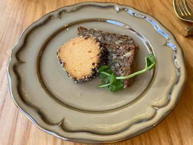 Cougar gold cheese with black pepper - daily cheese