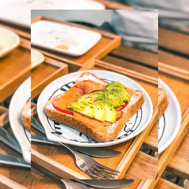 牛油果三文魚吐司