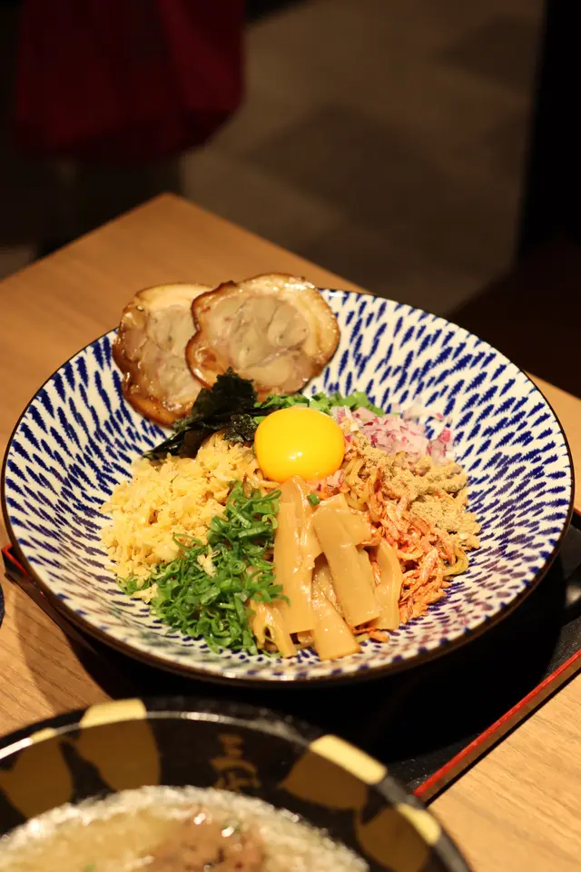 豚肉醬油魚介拌麵