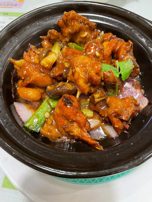 惹咪…啲雞咬落去有啲脆脆地,味道都吾錯,冇我最驚啲雪味