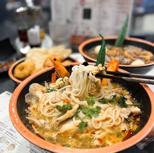 雞髀肉冬陰功湯金邊粉