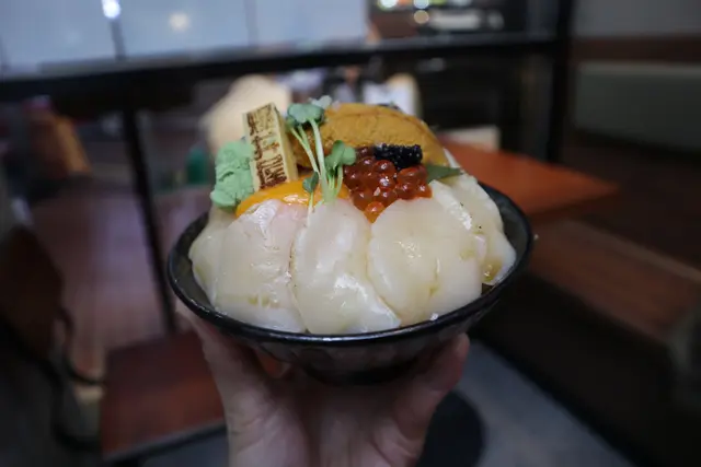 制覇!鵝肝海鮮盛丼