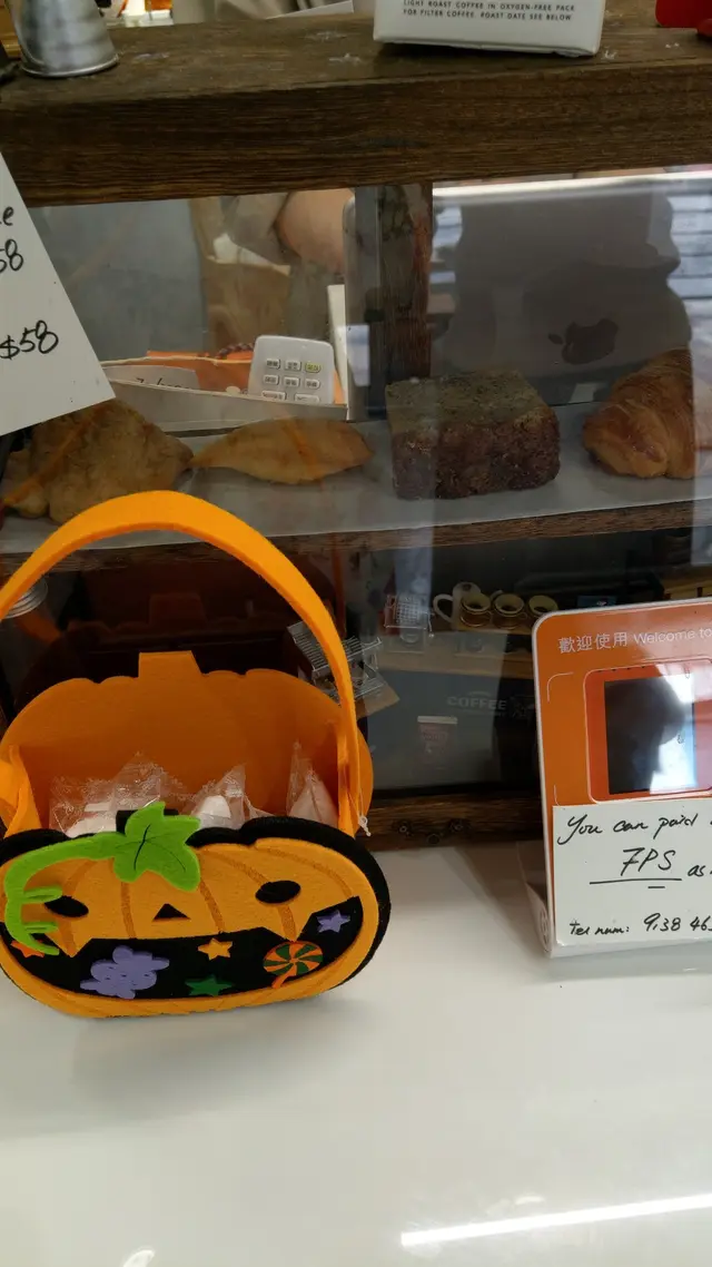 供應：麵包、自家製小食、甜品...等