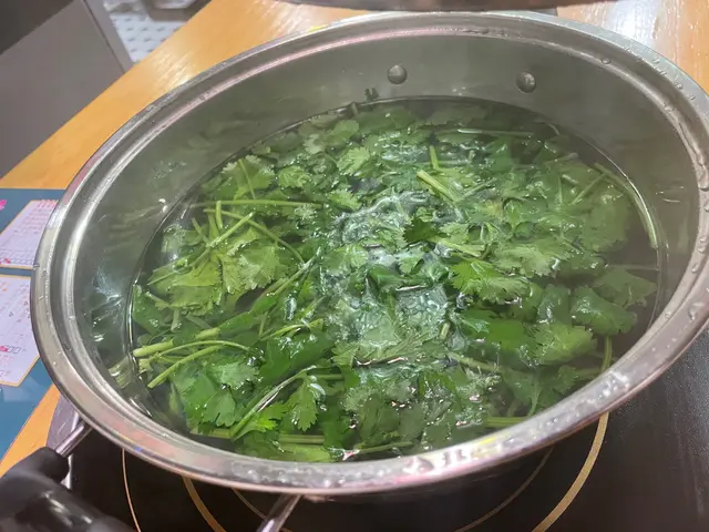 清香皮蛋芫茜湯