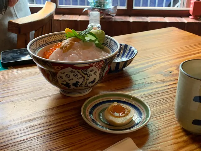 海膽三文魚子租蝦蓉丼