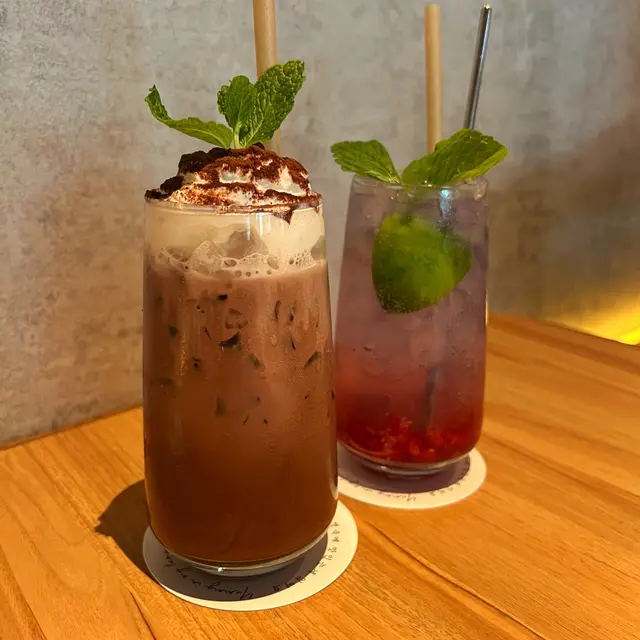 士多啤梨紅桑子梳打  & 溶化朱古力(凍) 