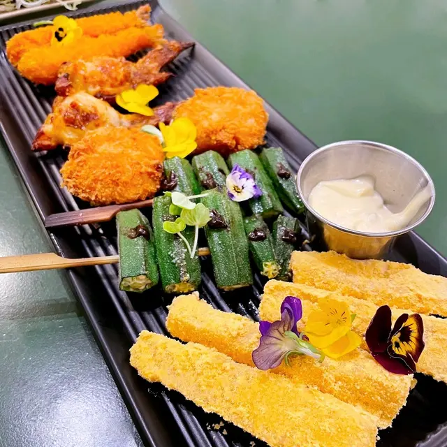 小食拼盤配他他醬
