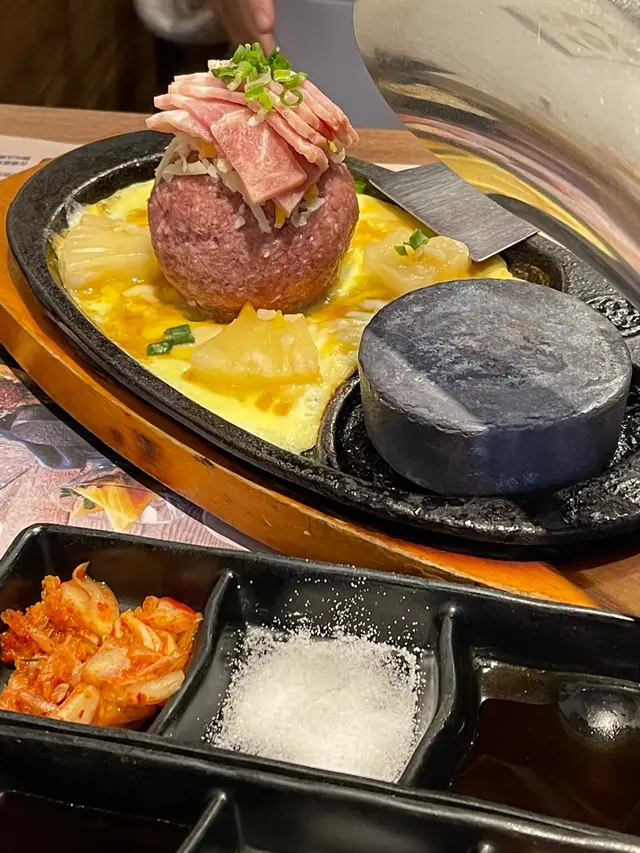 菠蘿煙肉和牛漢堡扒