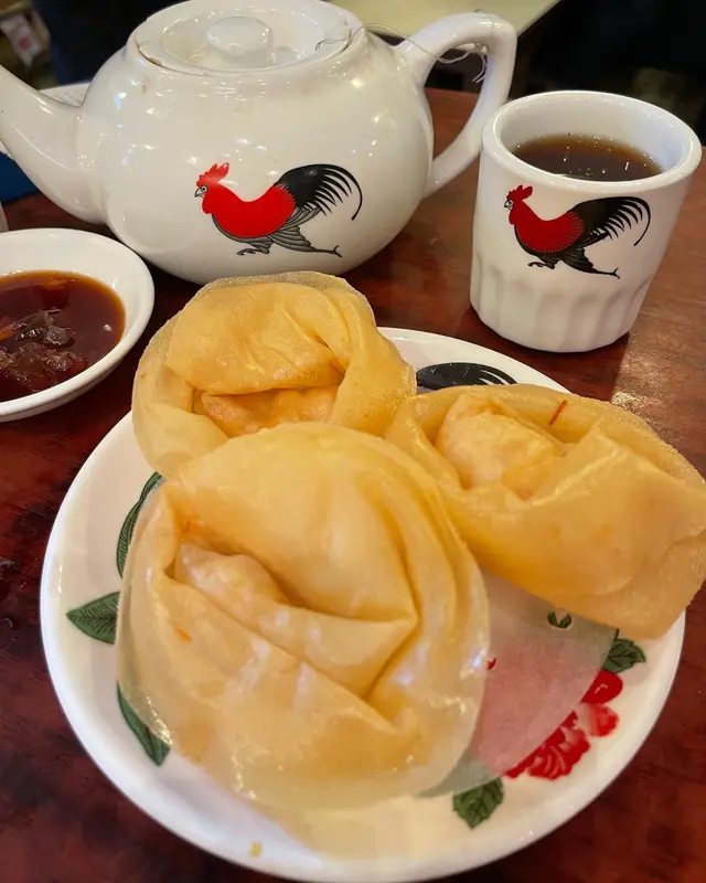 脆卜卜既皮包上大蝦 點上甜酸汁更加惹味🤤