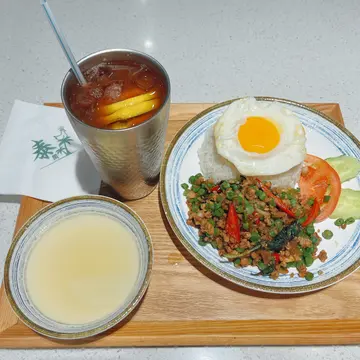 香叶肉碎煎蛋饭