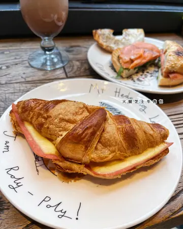 火腿芝士牛角包