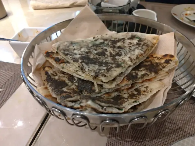 truffle cheese naan (x2)